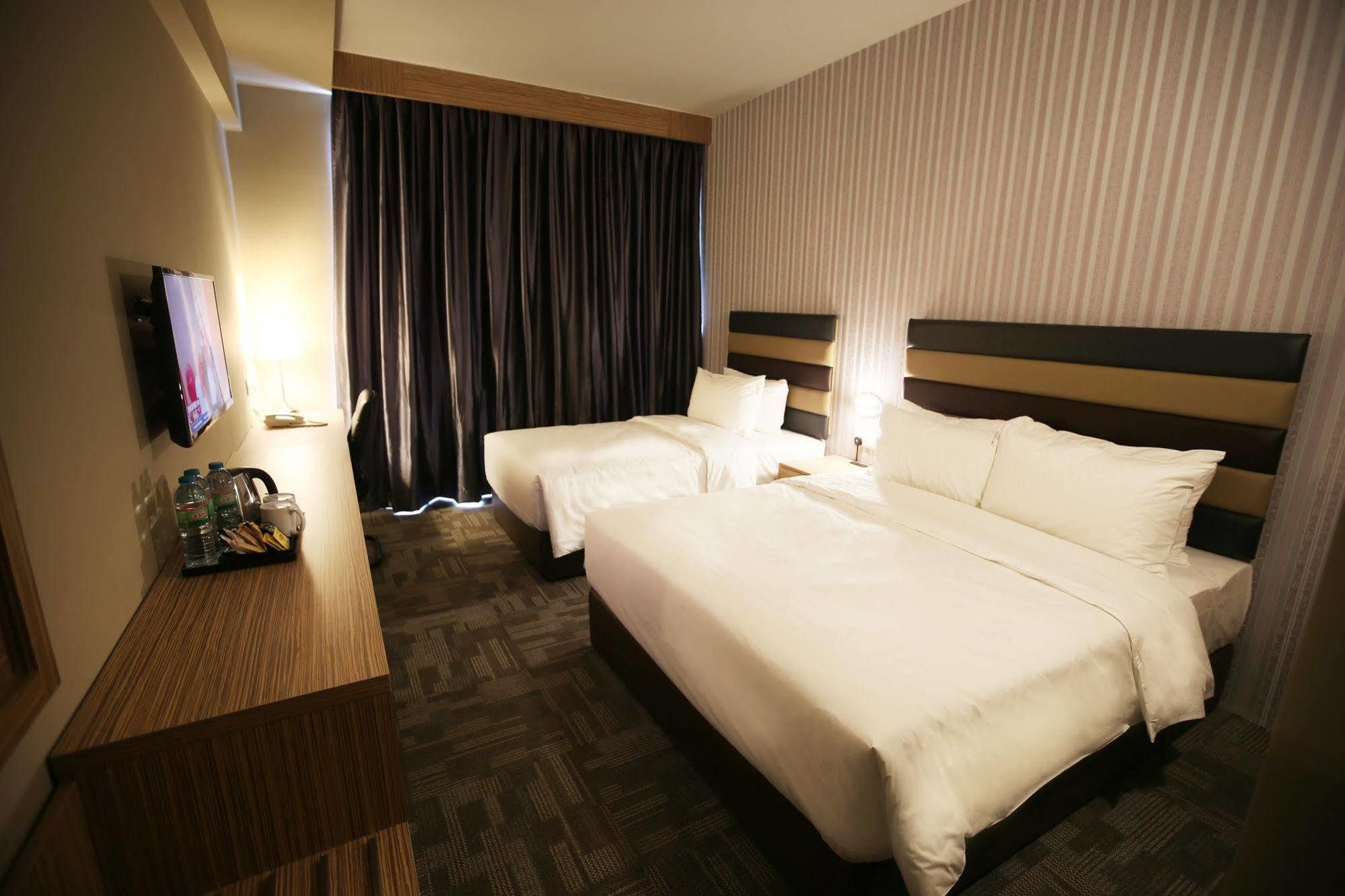 Sem9 Senai Hotell Kulai Exteriör bild