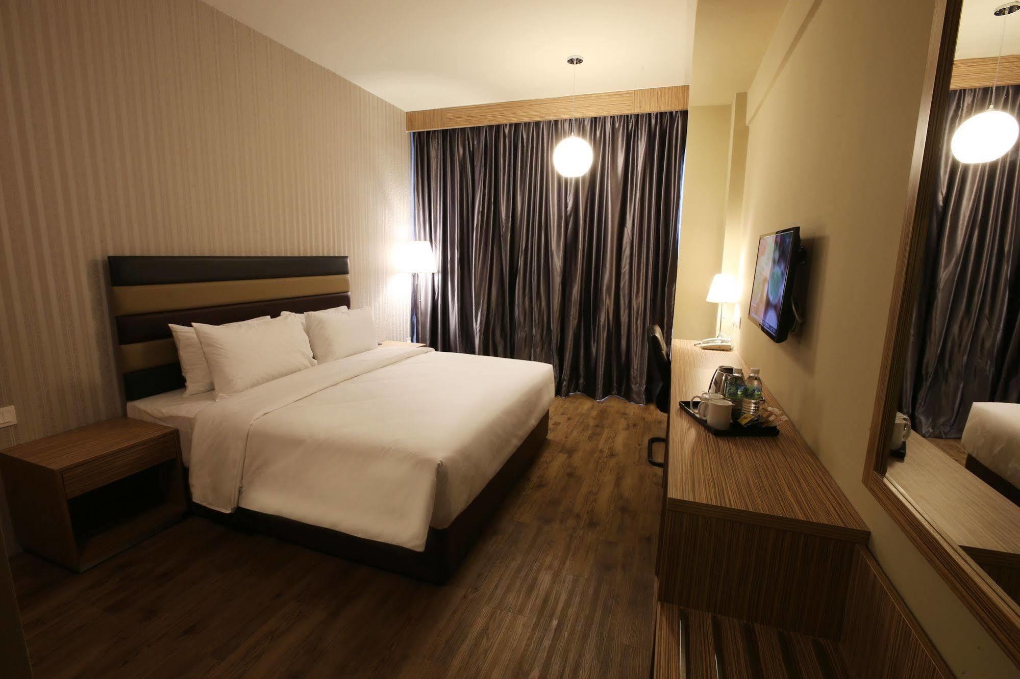 Sem9 Senai Hotell Kulai Exteriör bild